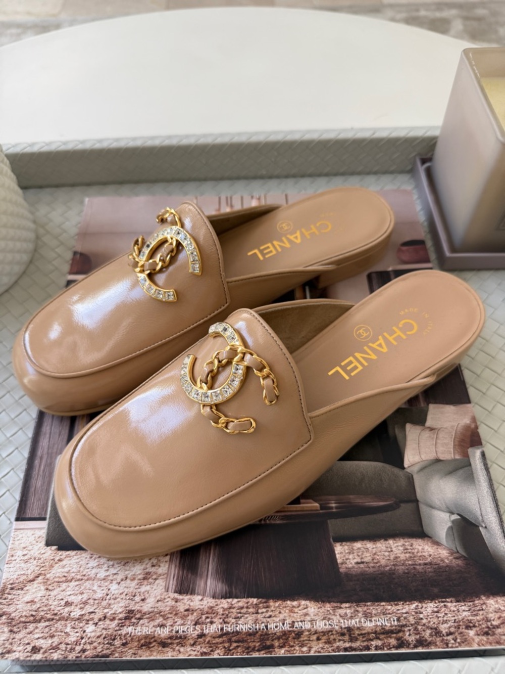 CHANEL GOLD CC LOGO WITH CRYSTALS CHAIN GOLD BEIGE NUDE PATENT LEATHER MULE 36.5 - Picture 3 of 17